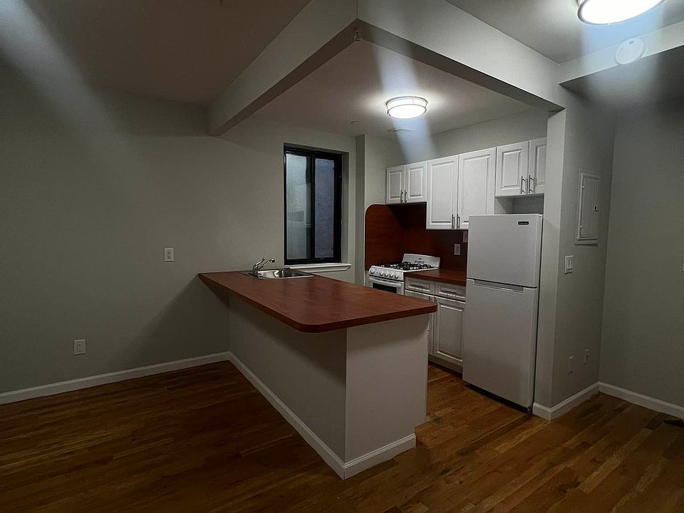 1st image of 609 E 11th St APT 2B