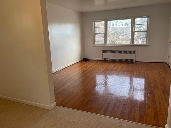 4th image of 463 Boyden Ave #2