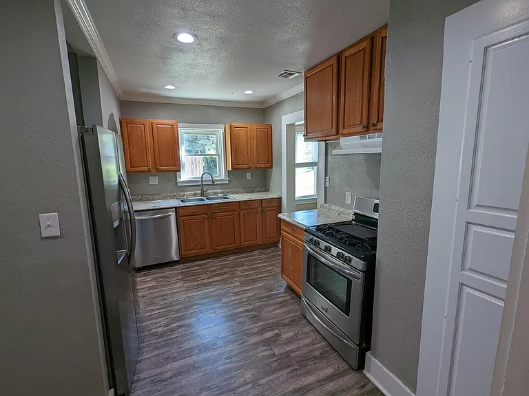 119 S Indianapolis Ave — Photo 8