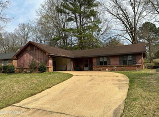 1120 Oak Glen Pl, Jackson, MS 39212