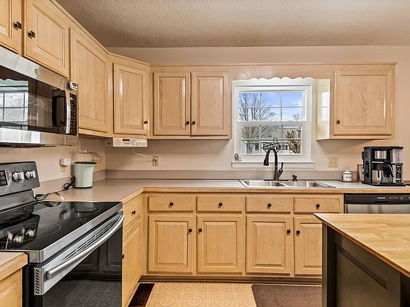 3rd image of 100 Winchester Ct