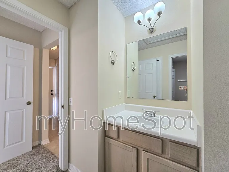 9580 Cobblebrook Dr — Photo 11