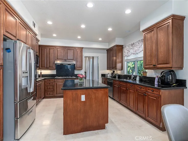 7371 Westcliff Dr — Photo 11