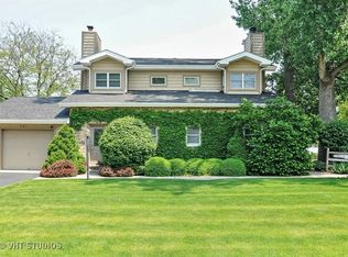 721 N Lakeview Dr, Round Lake, IL 60073