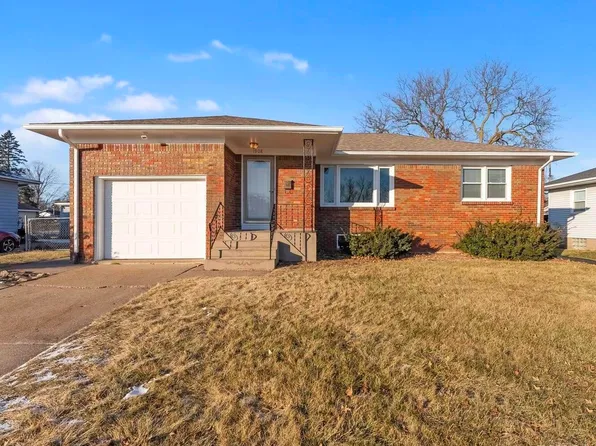 1908 W 36th St, Davenport, IA 52806