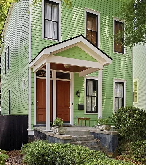 2308 Barnard St — Photo 3