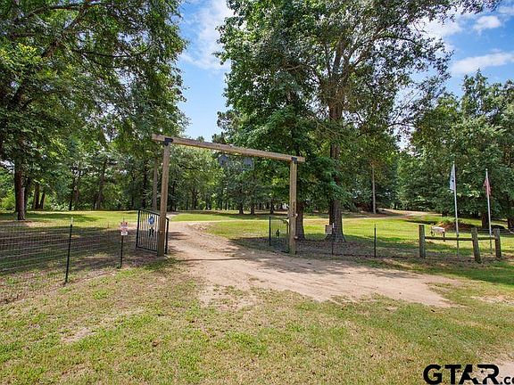 5th image of 2226 Holly Rd
