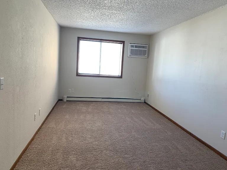 123 S Rum River Dr #E — Photo 4