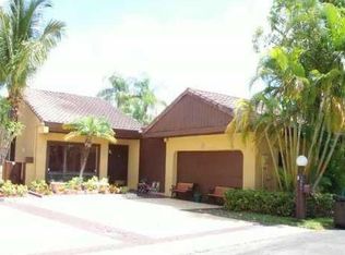 1049 NE 204th Ter, Miami, FL 33179
