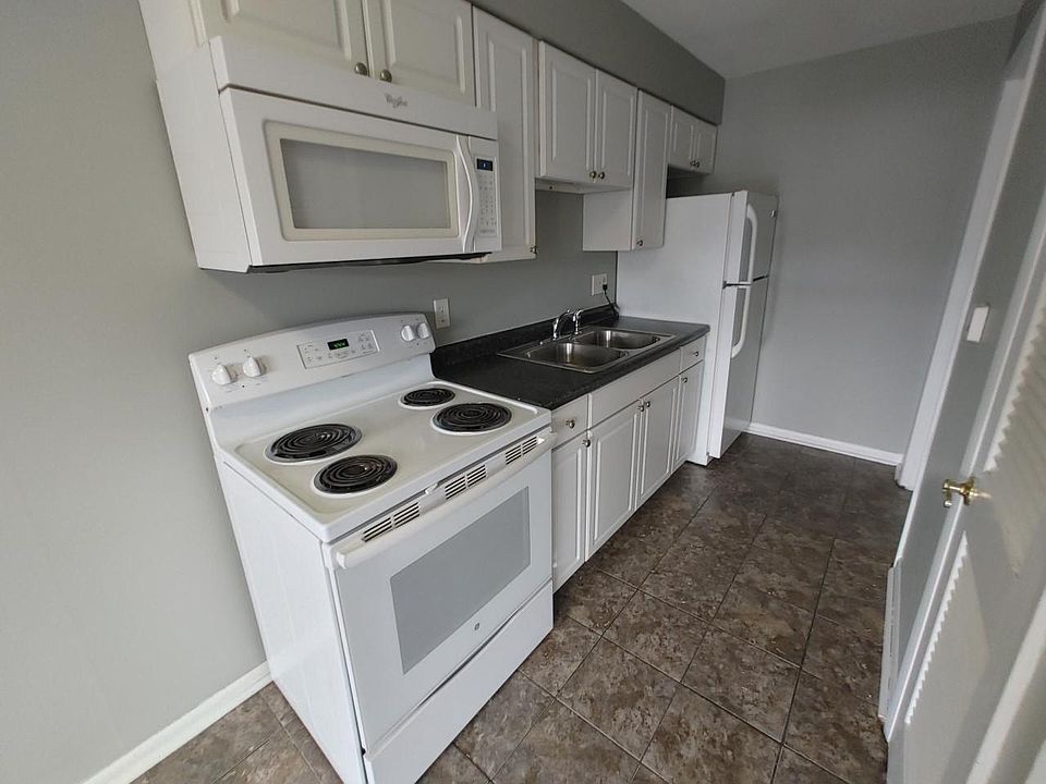 2nd image of 1102 Mound St #2