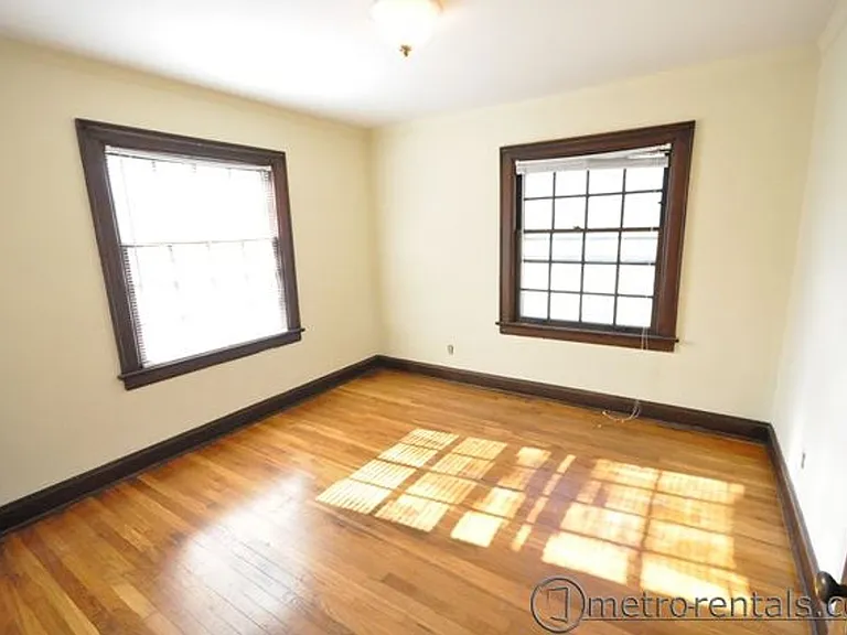 3201 Indianola Ave #A-B — Photo 8