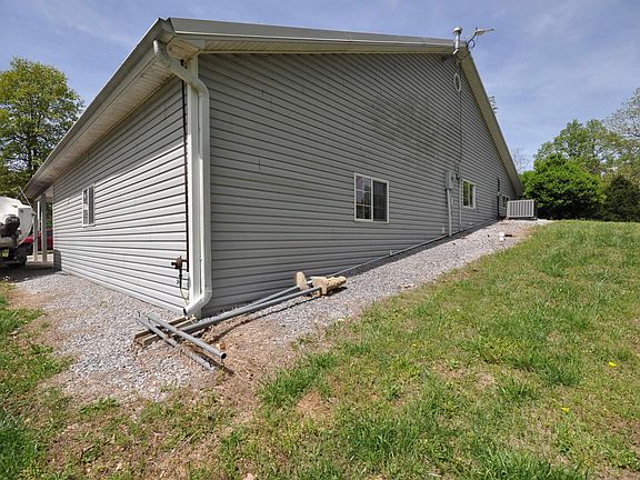 5th image of 725 Pleasantview Dr
