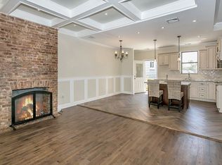 6650 69th St, Middle Village, NY 11379