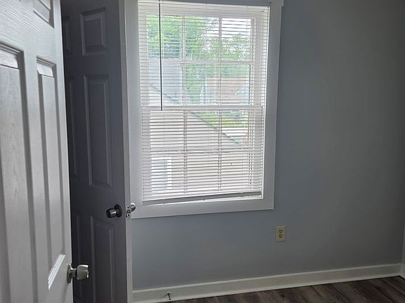 5th image of 909 Bryan St