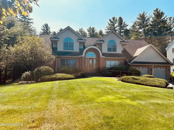 48 Meadow Ridge Dr, Pittsfield, MA 01201