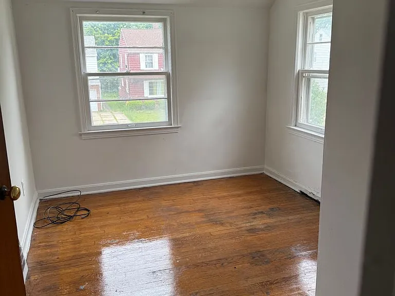 21860 Roberts Ave — Photo 2