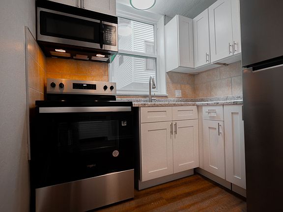 3rd image of 1027 17th St NW #1