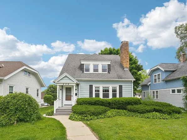 509 South 6th AVENUE, West Bend, WI 53095