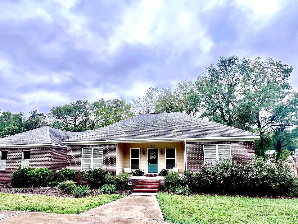 1st image of 827 Cambridge Dr