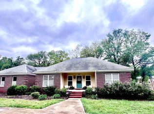 827 Cambridge Dr, Starkville, MS 39759