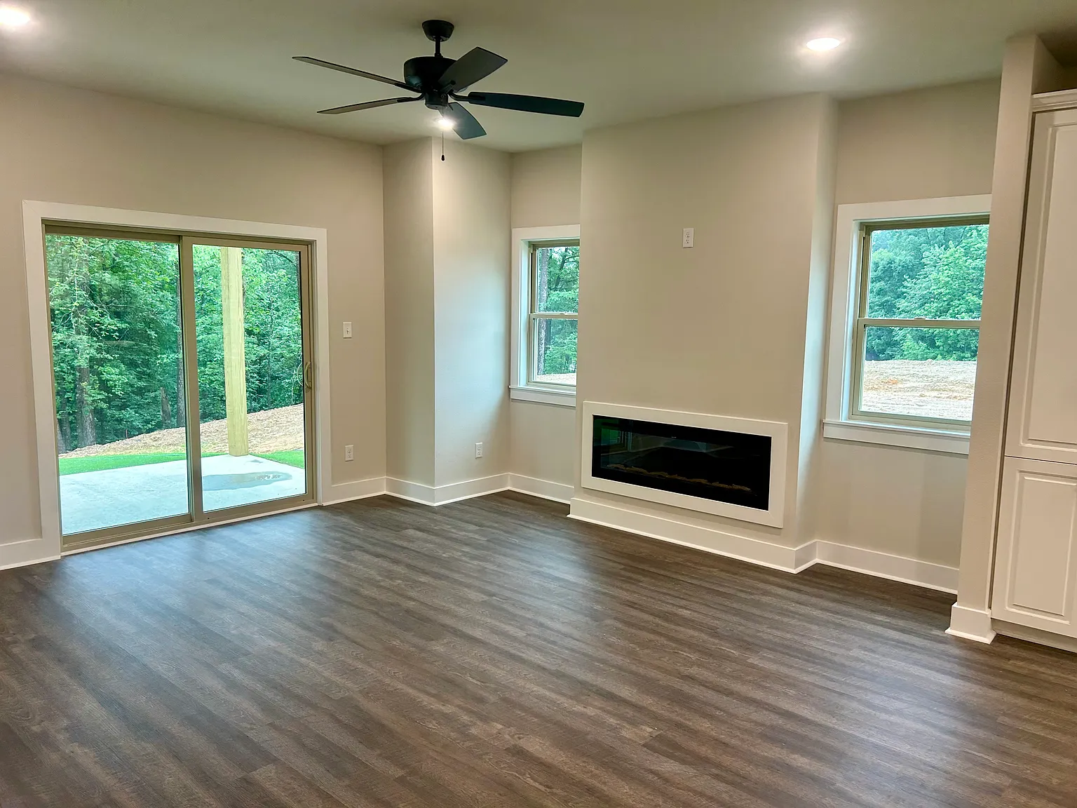 4 bed, 2.5 bath, 2350 sqft, $2,600 — Photo 3