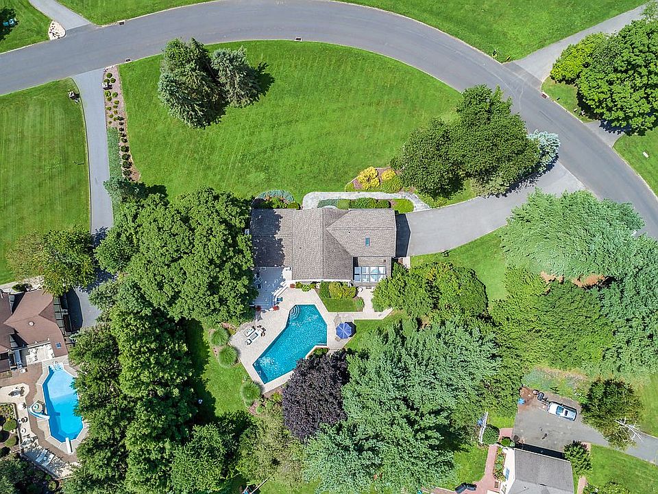 1st image of 24 Shamrock Dr