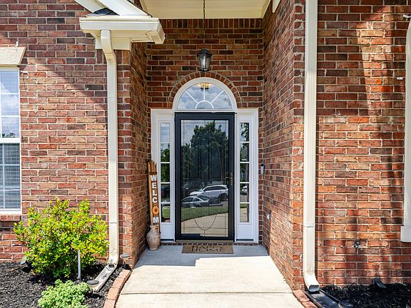 4th image of 523 Sussex Ct