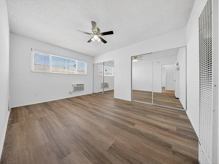 5715 Vineland Ave — Photo 36