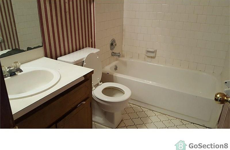 2nd image of 607 Mayflower Dr