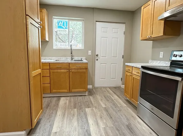 120 W Blacklidge Dr #A, Tucson, AZ 85705