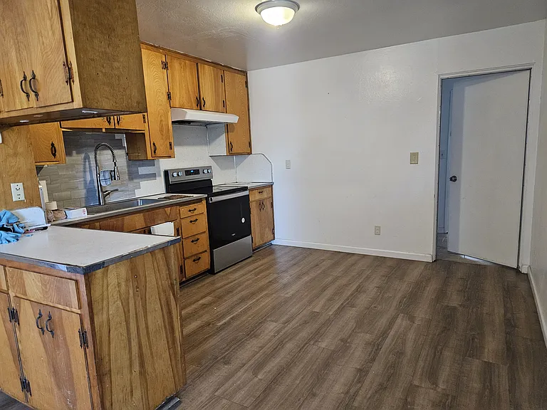 2304 Oxford Way #2304 — Photo 4