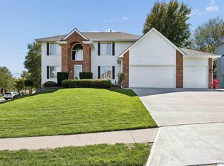 801 Graham Dr, Papillion, NE 68046