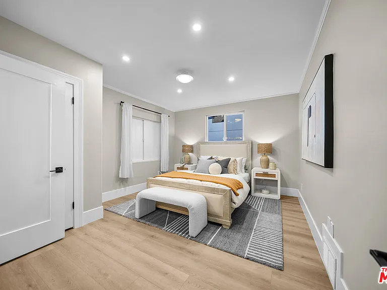 320 Westminster Ave — Photo 13