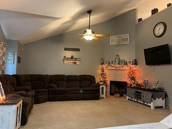 3rd image of 4809 Crystal Dr