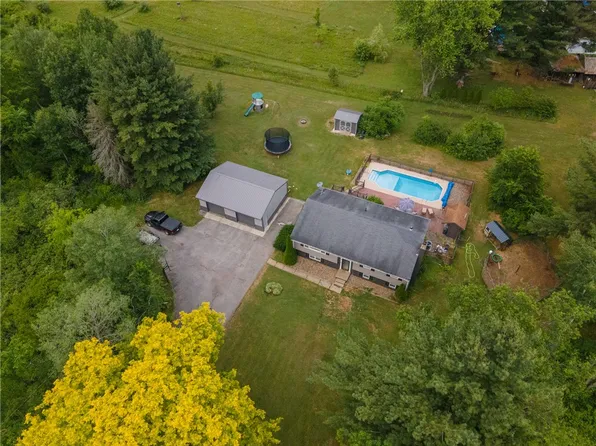 18 Bell Rd, Grove City, PA 16127