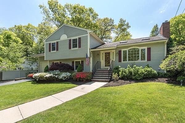 1st image of 11 Debra Ln