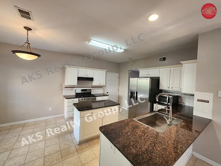 1108 Colony Trl — Photo 6