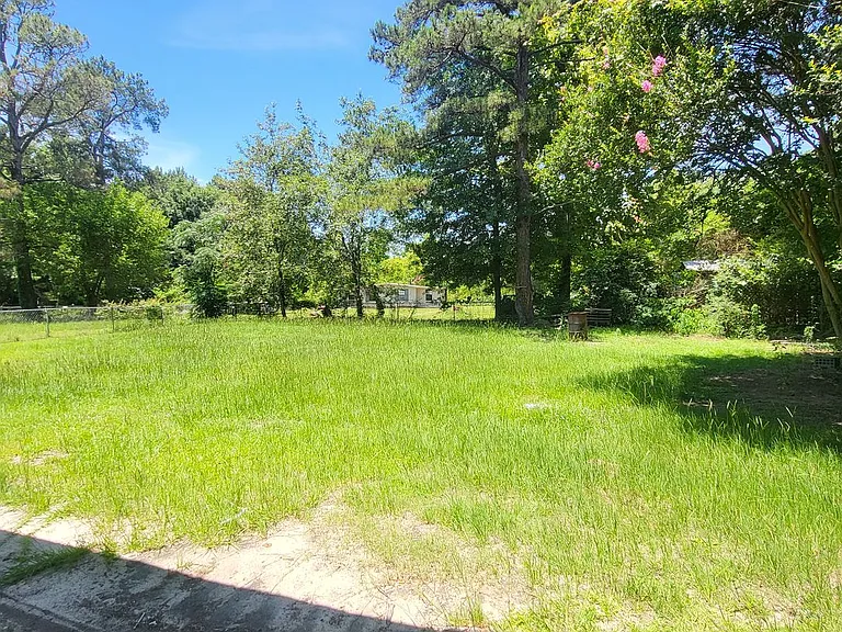 302 Larsen St — Photo 12