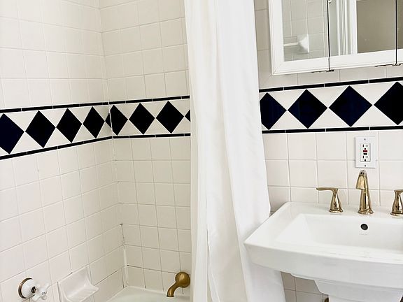 5th image of 613 Saint James St #613