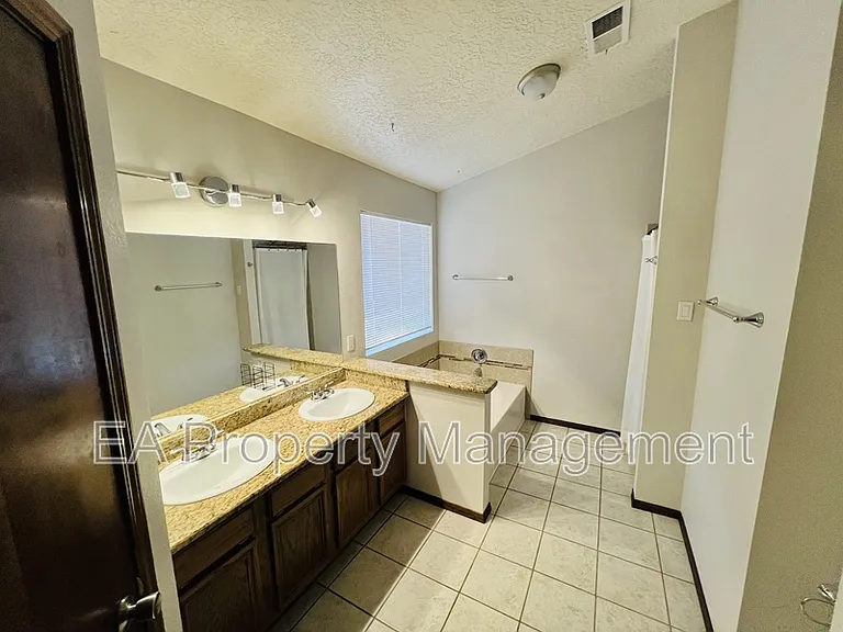 8016 Lynnhaven Pl NW — Photo 12