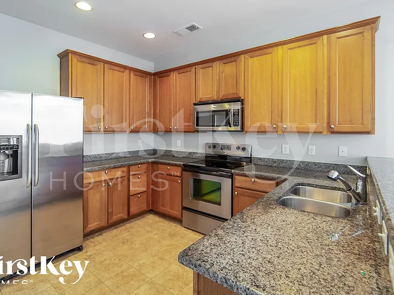 113 Hyrne Dr — Photo 6