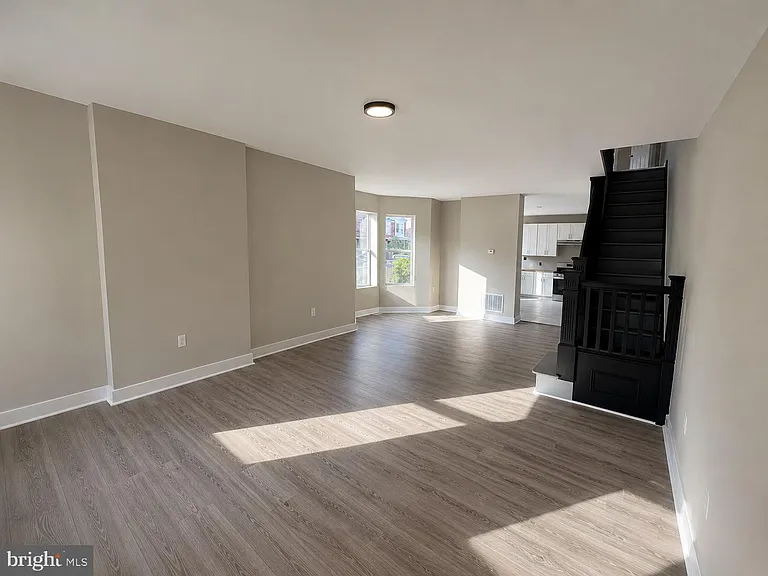 28 N Anderson St — Photo 7