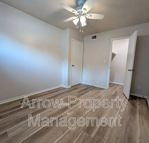 1004 18th St #203 — Photo 14