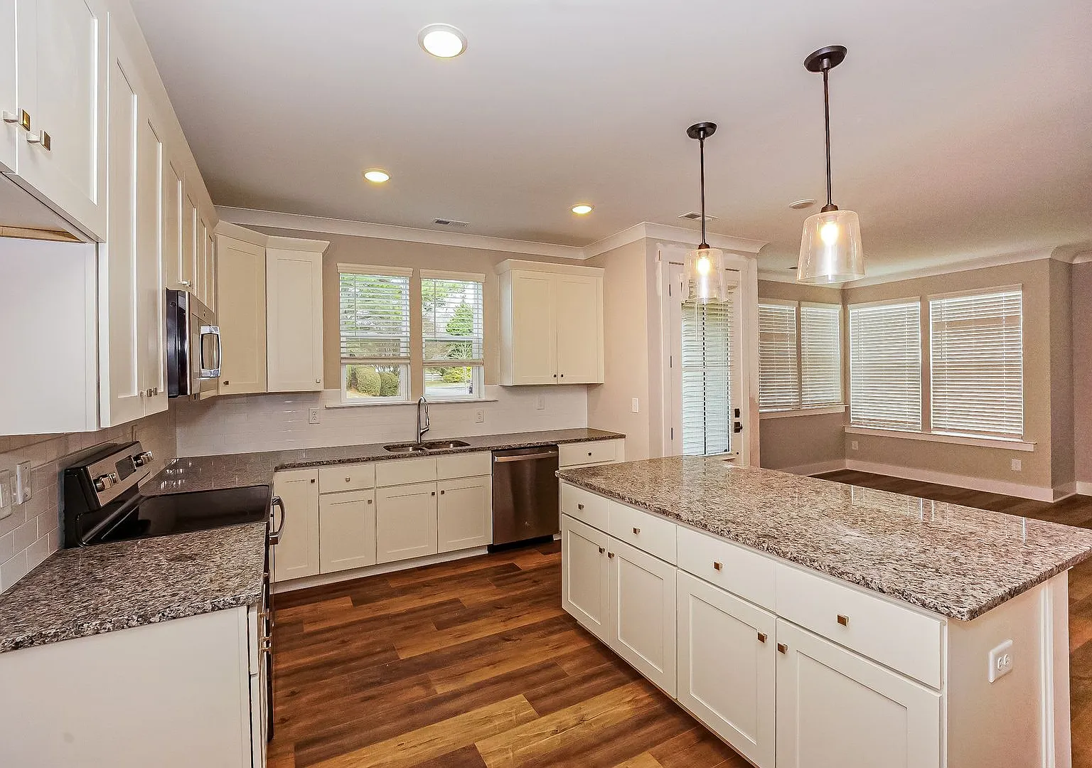 3-Bedroom, 2.5 Bath End Unit Townhome for Rent in Mooresville, NC | Attached Garage & Modern Kitchen — Photo 2