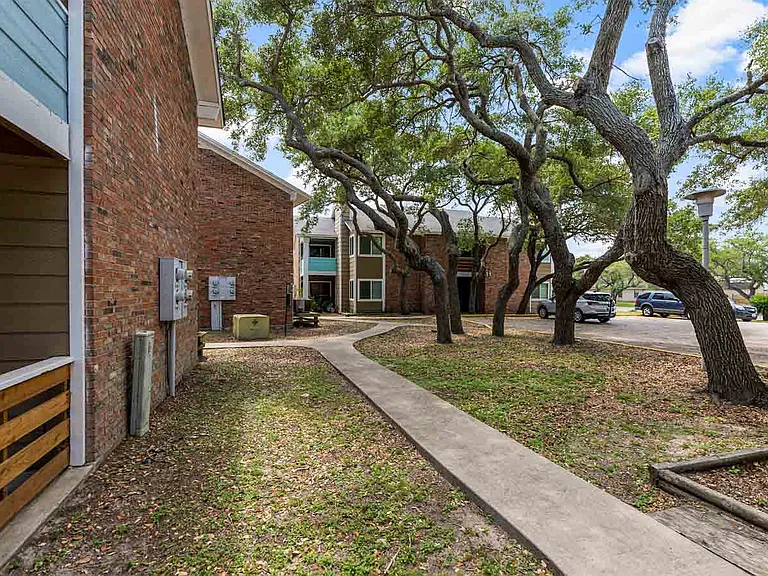 2633 Harbor Cv #C — Photo 13