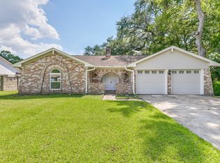 121 Tamarisk Trl, Lake Jackson, TX 77566