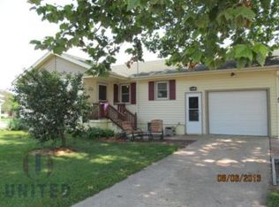 120 N 1st Ave, Hinton, IA 51024