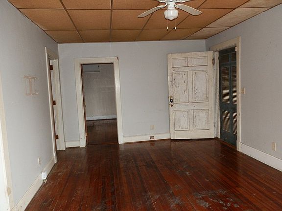 3rd image of 10 N Hillcrest Dr SE