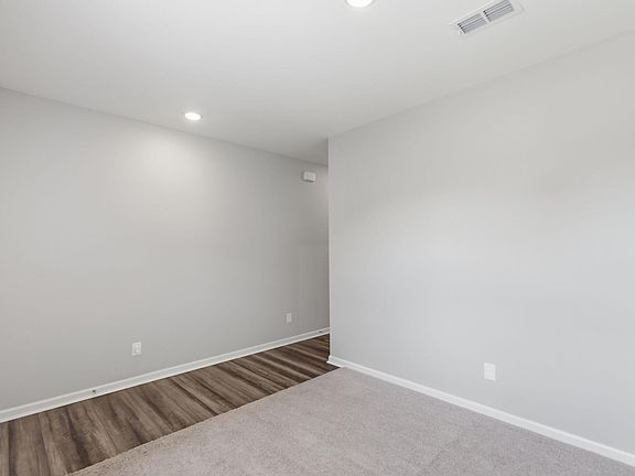 3rd image of 1114 Centerview Dr