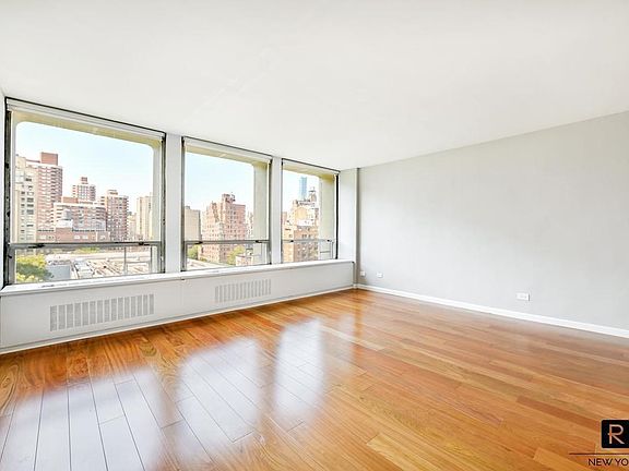 3rd image of 300 E 33rd St APT 9P
